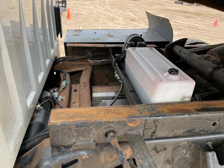 2011-chevrolet-3500-image-47