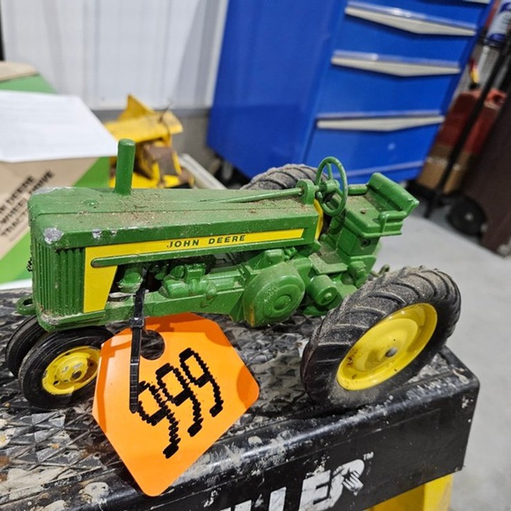 #999 • John Deere 1/16 Die Cast Toy Tractor