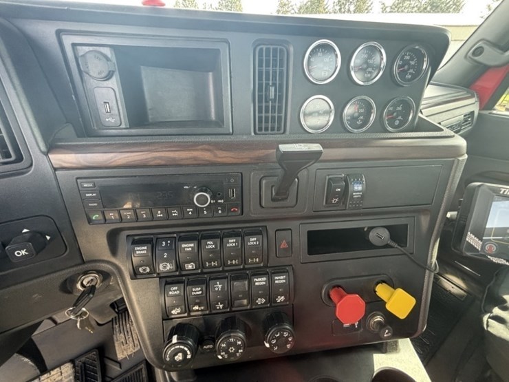 2023-international-hx520-image-34