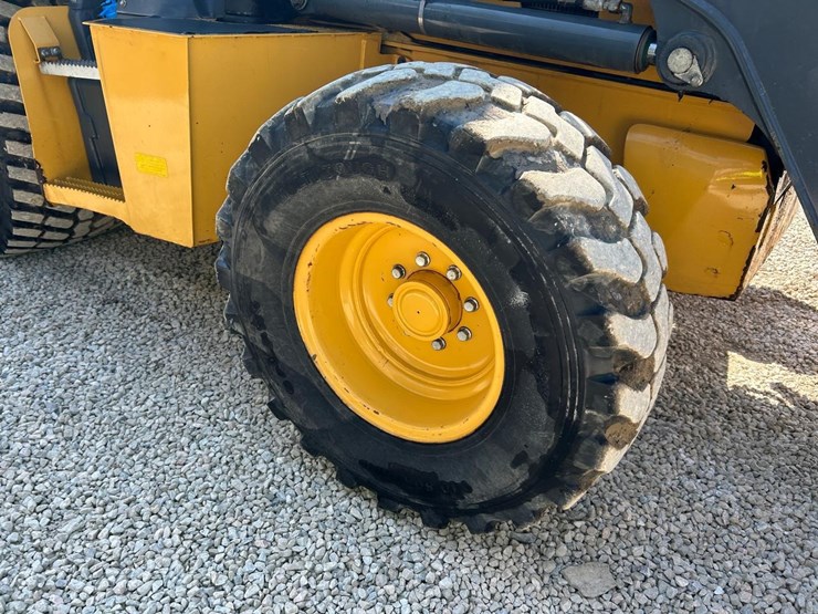 2021-deere-310l-image-10