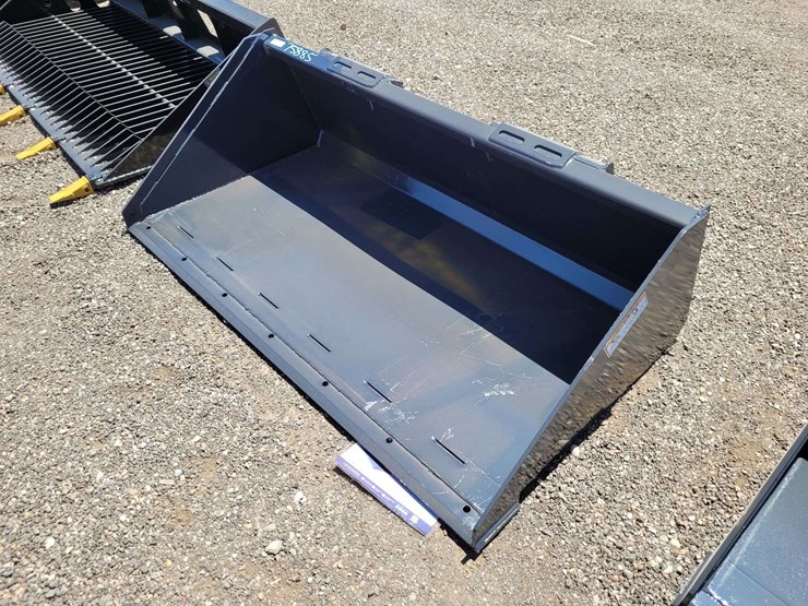 wolverine-track-duty-bucket-image-2