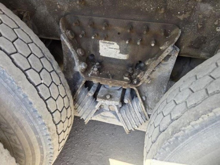 2012-caterpillar-ct660s-image-11