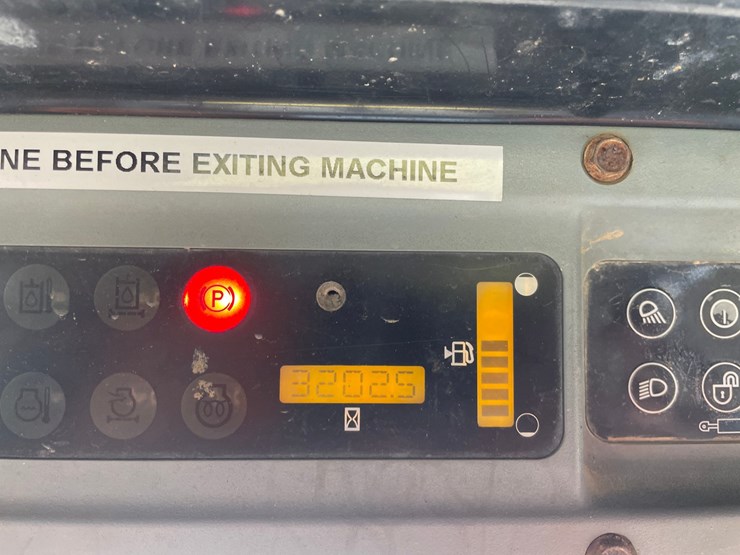 2007-new-holland-c185-image-34