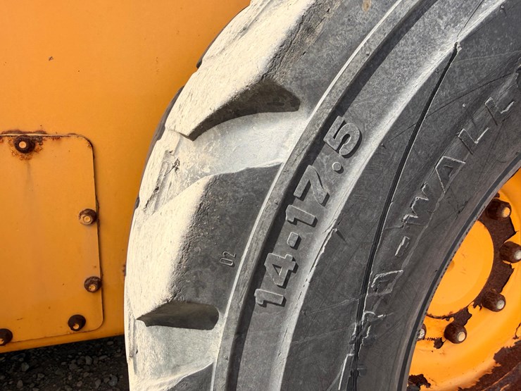 2014-deere-328e-image-27