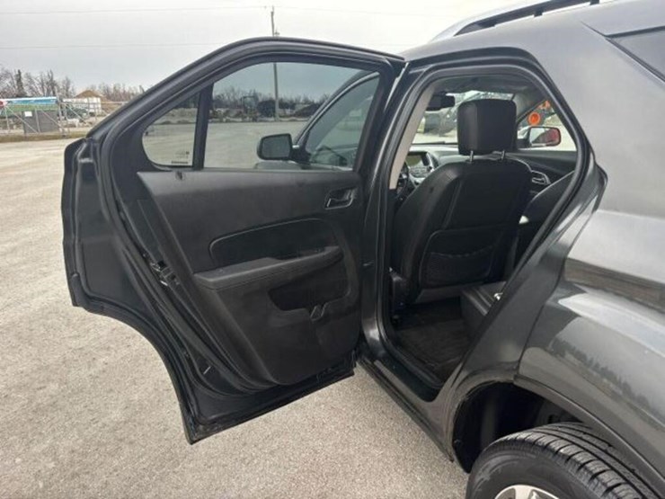 2017-chevrolet-equinox-image-50