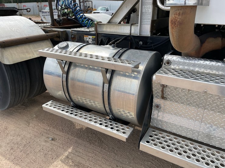 2009-kenworth-w900-image-18