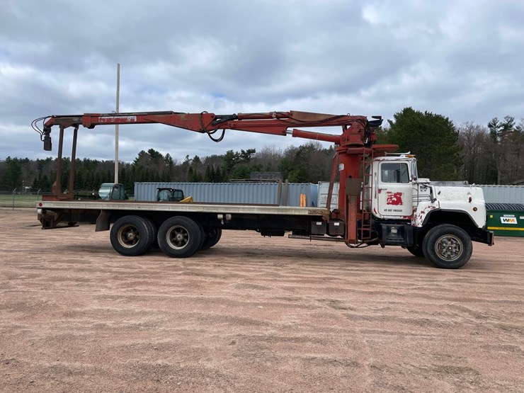 1990-mack-dm690s-image-6