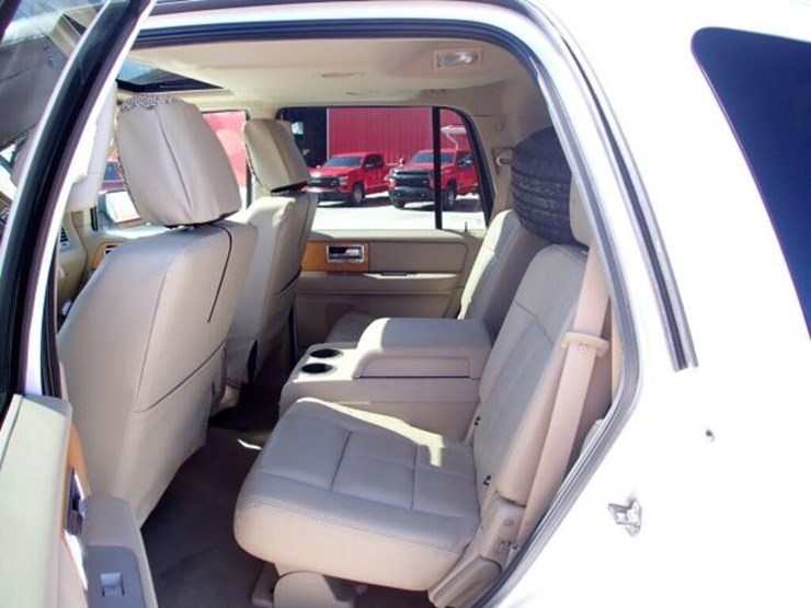 2009-lincoln-navigator-image-25