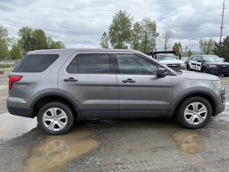 2017-ford-explorer-image-3