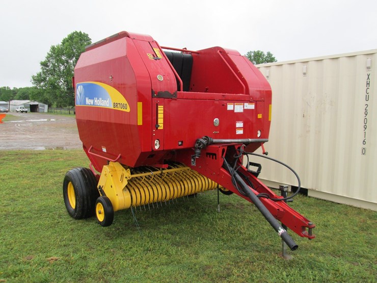 new-holland-br7060-image-2