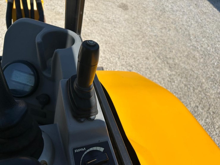 2021-jcb-35z-1-image-24