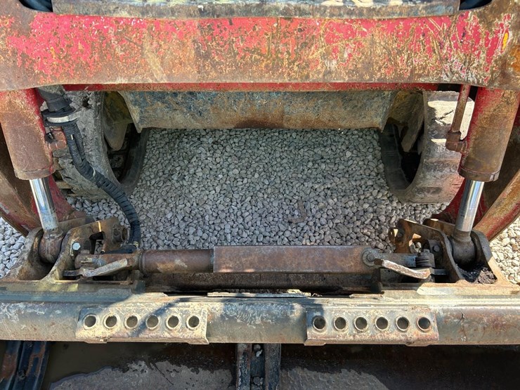 2016-takeuchi-tl8-image-10