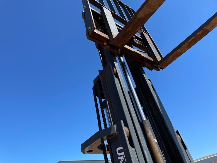 #1133-•-unicarriers-lp-forklift-image-24