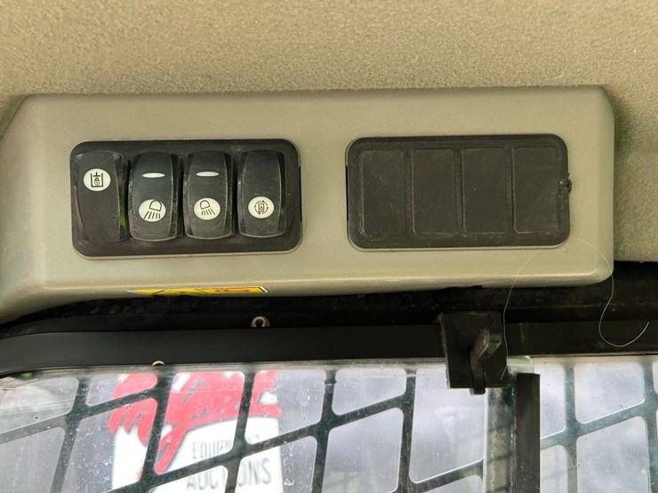 2018-caterpillar-289d-image-24