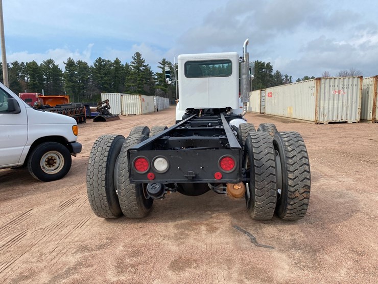 2017-peterbilt-348-image-7