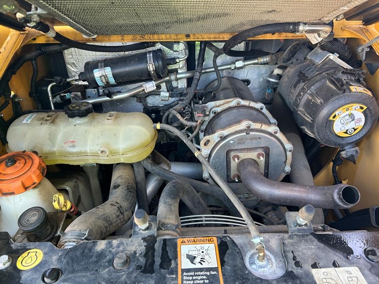 2016-deere-317g-image-15