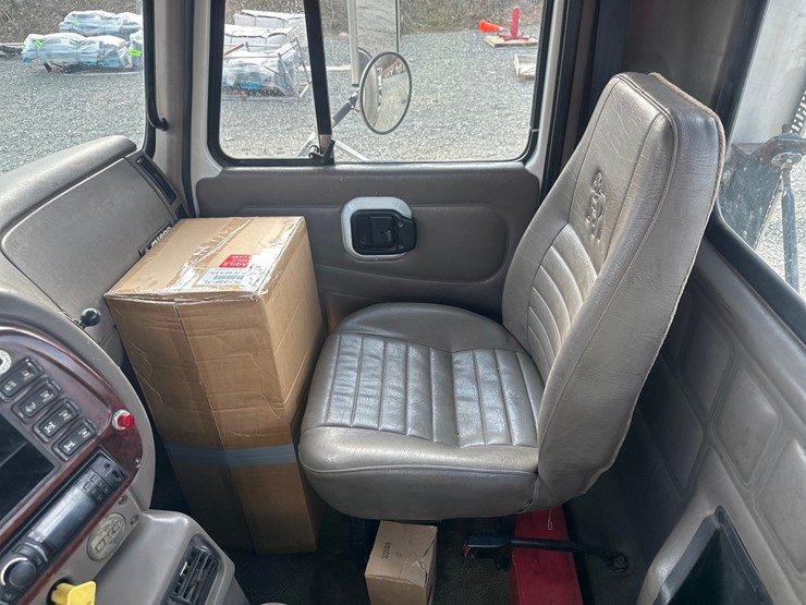 2002-mack-ch613-image-34