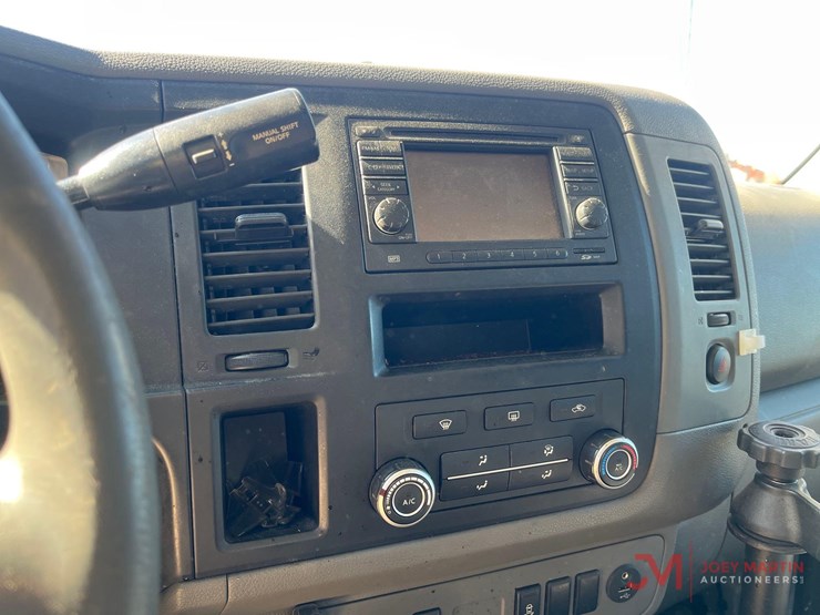 2013-nissan-nv3500hd-image-22