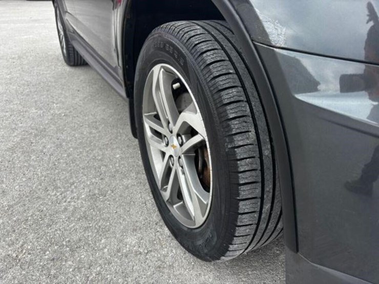 2017-chevrolet-equinox-image-96