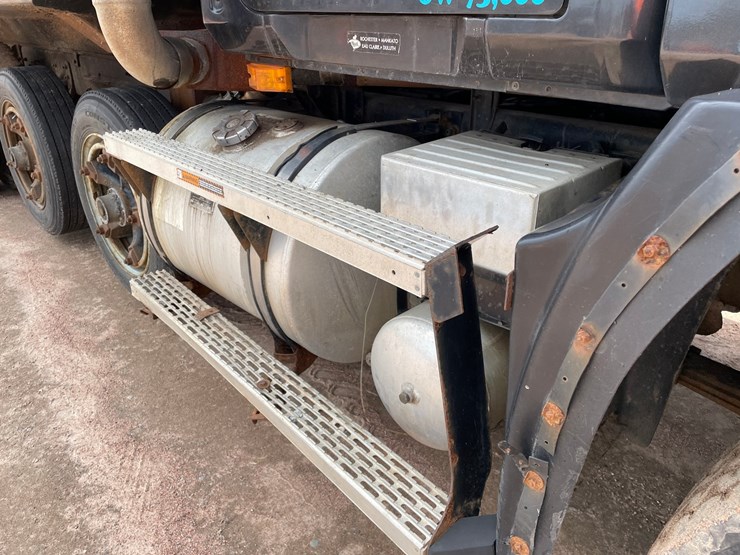 1995-mack-cl713-image-17