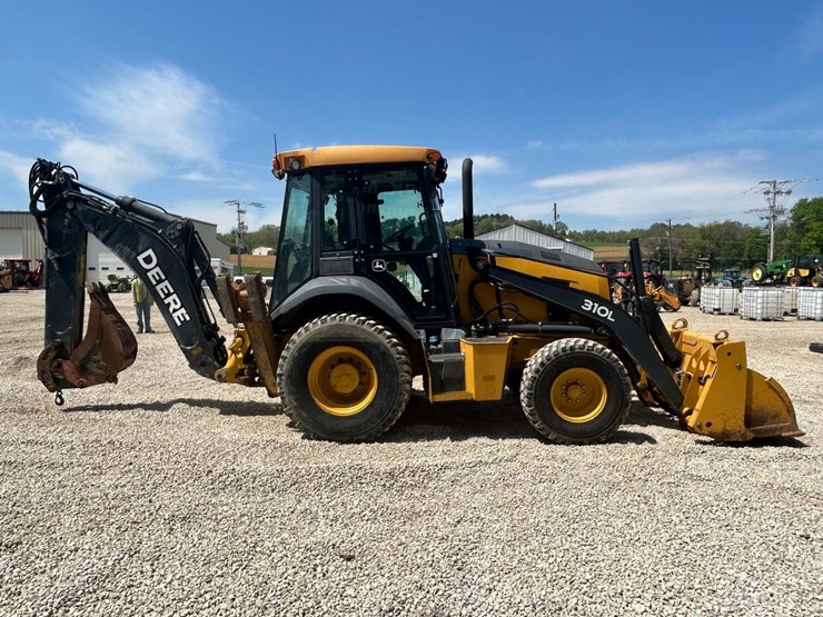 2020-deere-310l-image-4