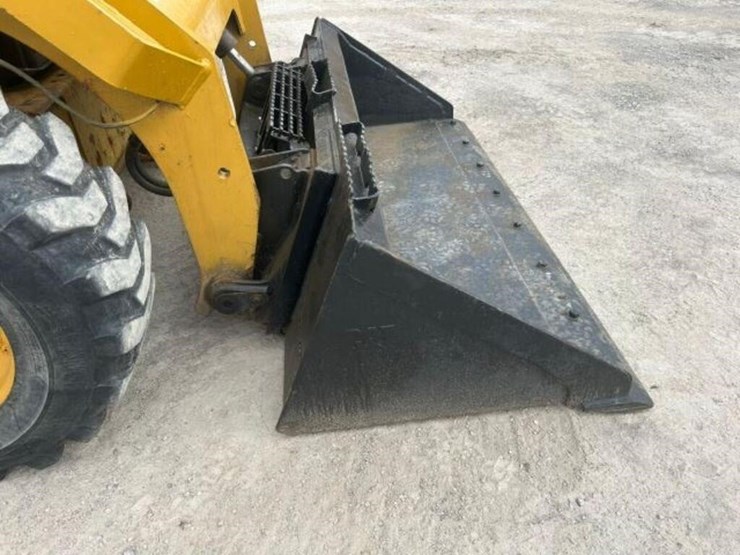 2014-caterpillar-262d-image-49