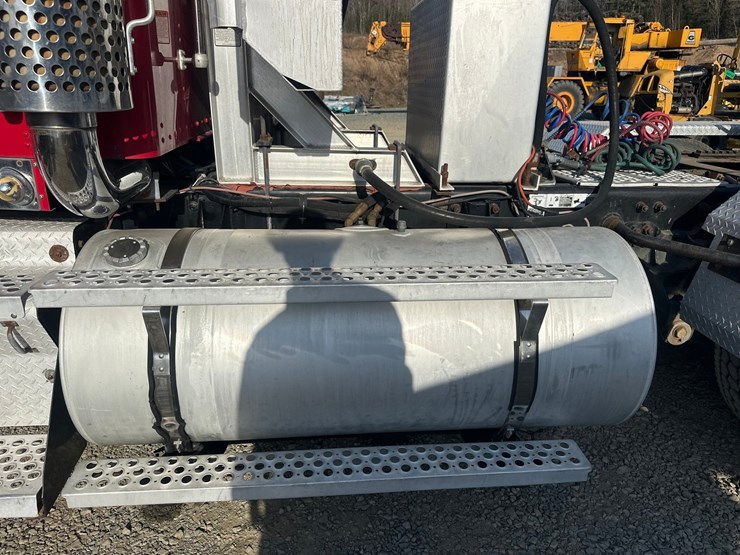 2006-kenworth-w900-image-16