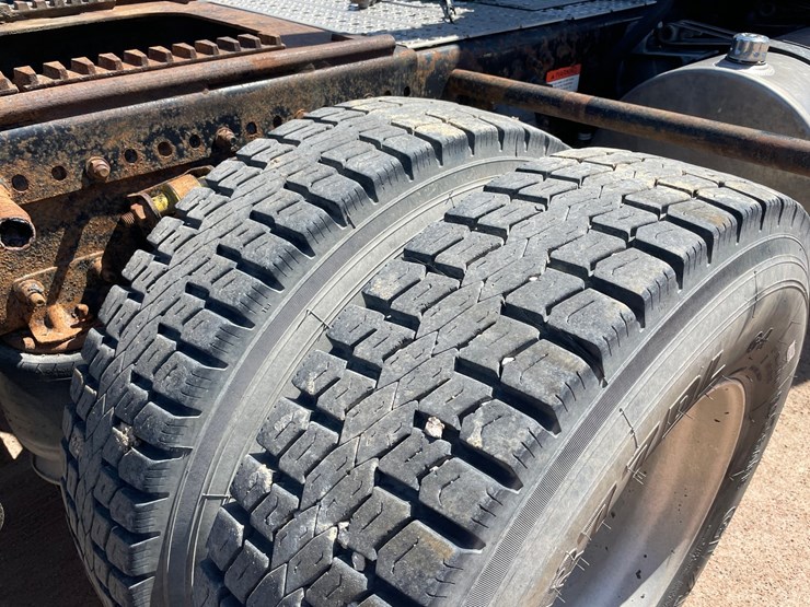 2007-freightliner-fld120-image-27