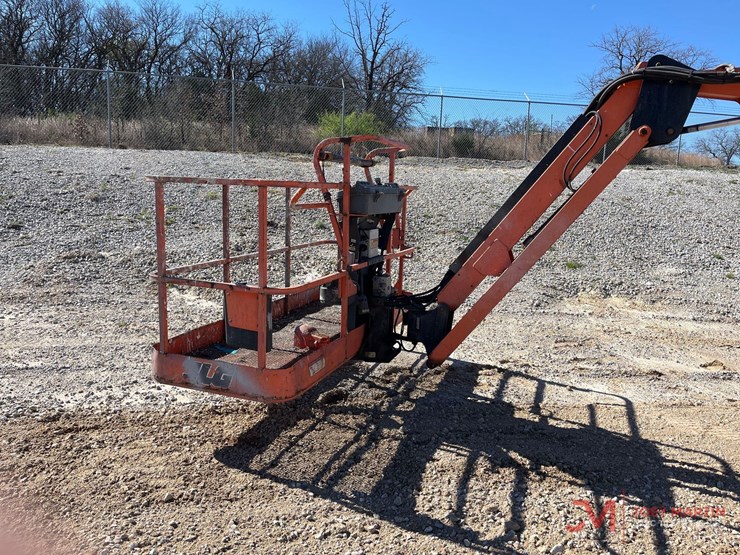 2017-jlg-800aj-image-7