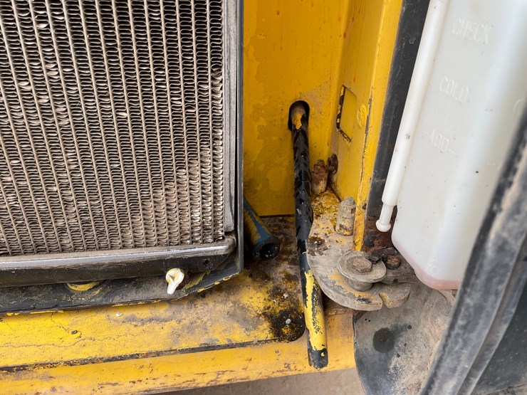 2007-new-holland-c185-image-44