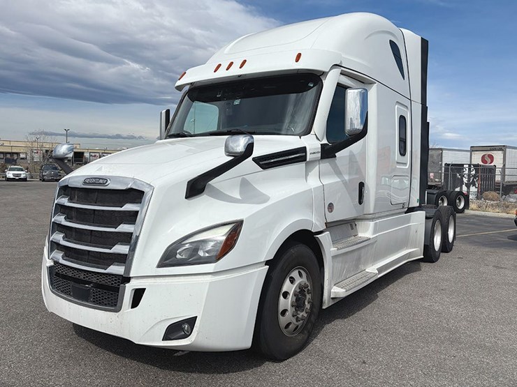 2021-freightliner-cascadia-126-image-1