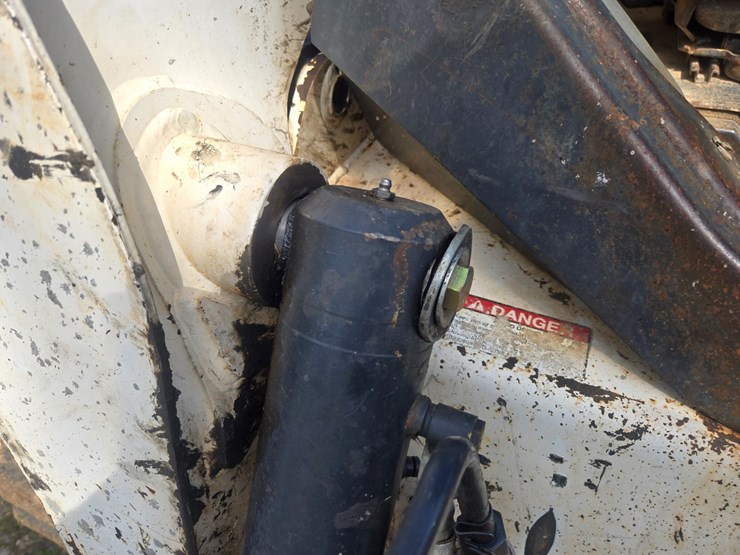 2010-bobcat-t650-image-82