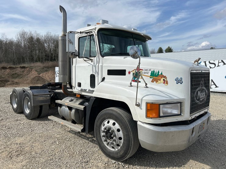 2002-mack-ch613-image-7