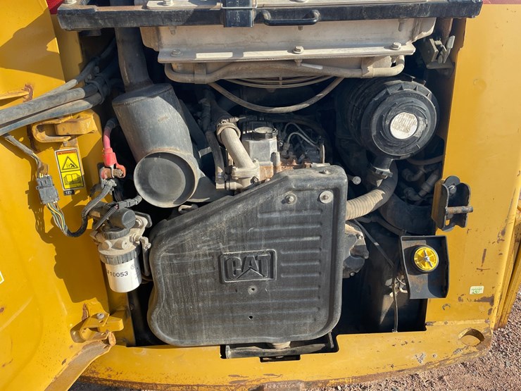 caterpillar-246c-image-23