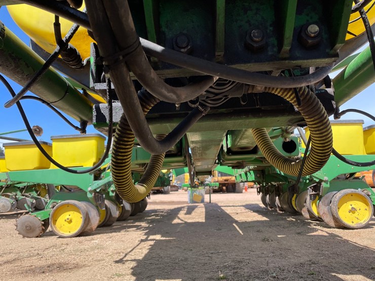 john-deere-7200-image-37