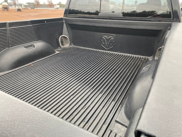 2005-dodge-2500-image-22