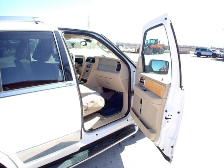 2009-lincoln-navigator-image-36
