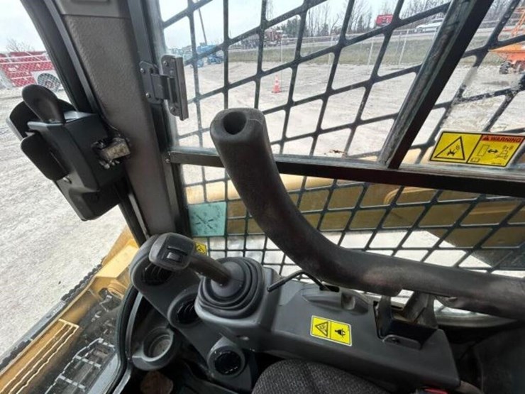 2014-caterpillar-262d-image-14