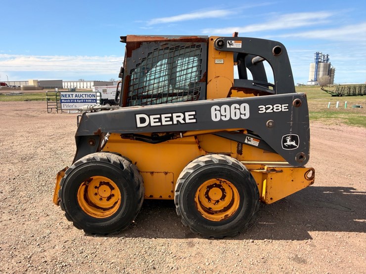 2014-deere-328e-image-8