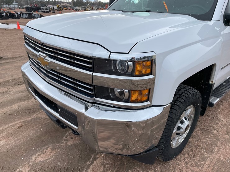 2015-chevrolet-silverado-2500-image-10