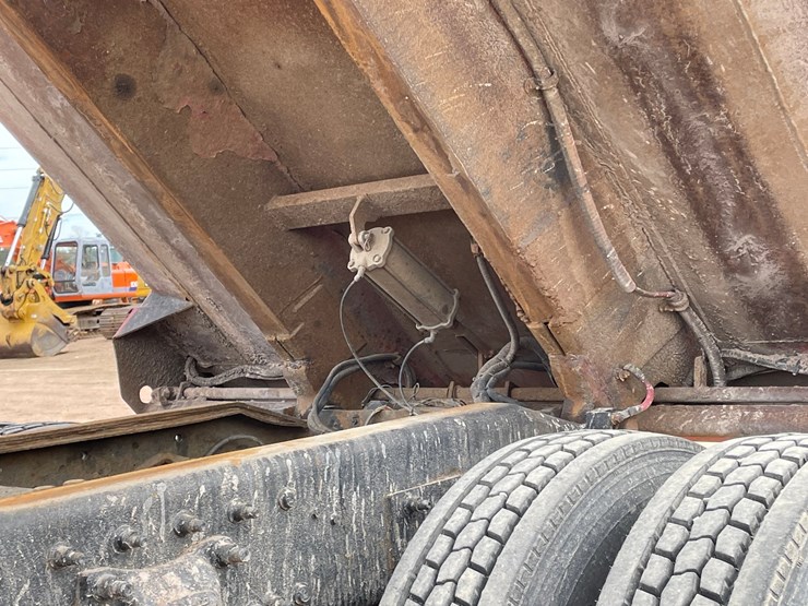 2005-caterpillar-c13-image-25