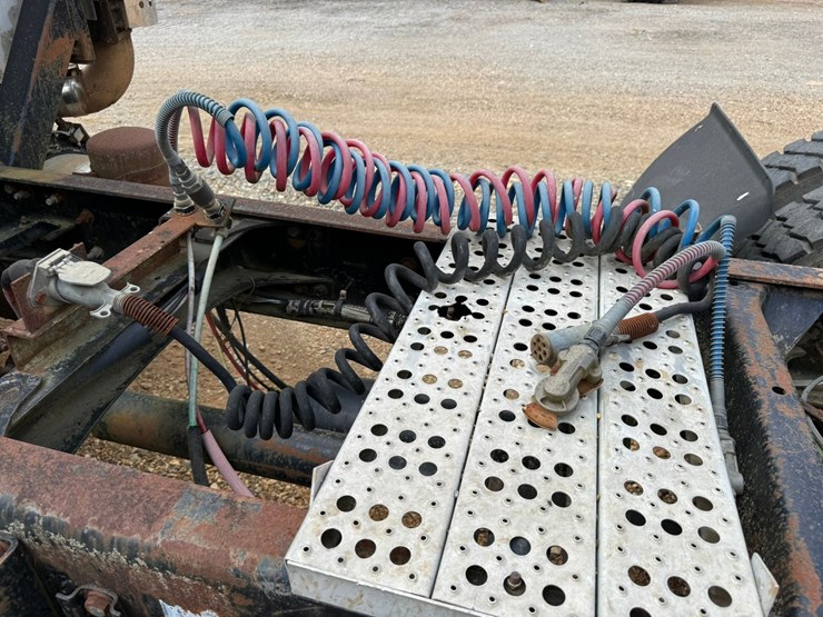 1998-freightliner-108sd-plus-image-31