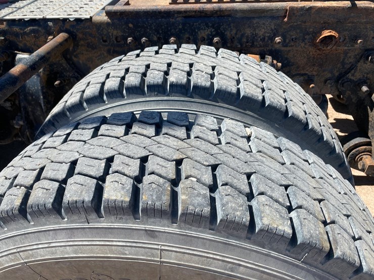 2007-freightliner-fld120-image-13