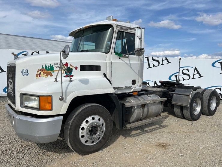 2002-mack-ch613-image-1