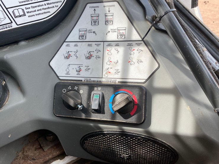 2014-bobcat-s590-image-36