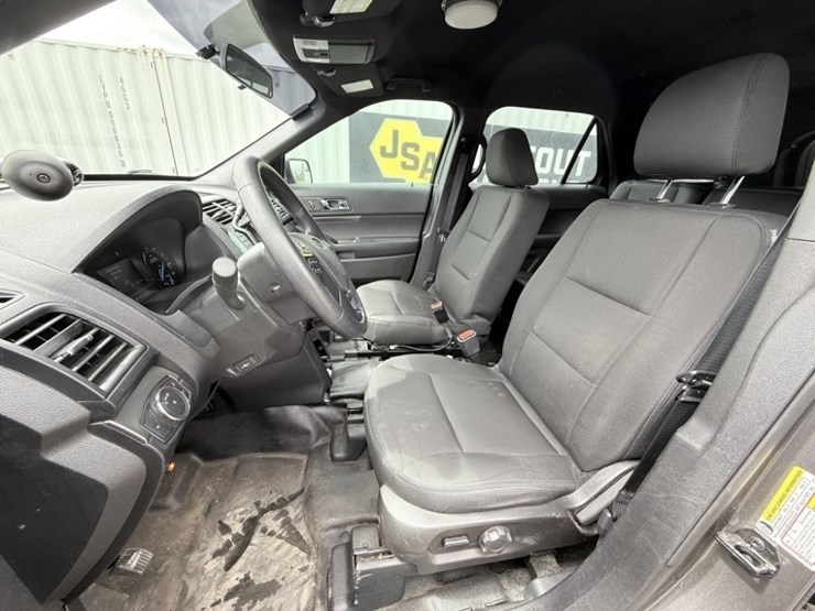 2017-ford-explorer-image-27