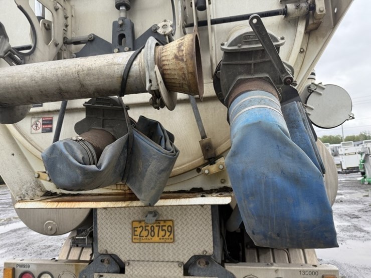 2013-international-7600-image-23