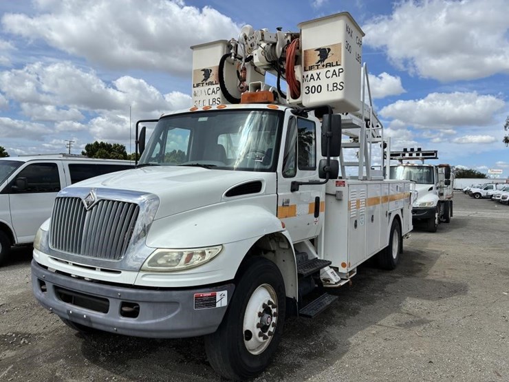 2005-international-durastar-4400-image-1