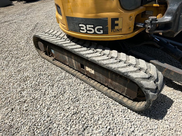 2016-deere-35g-image-11