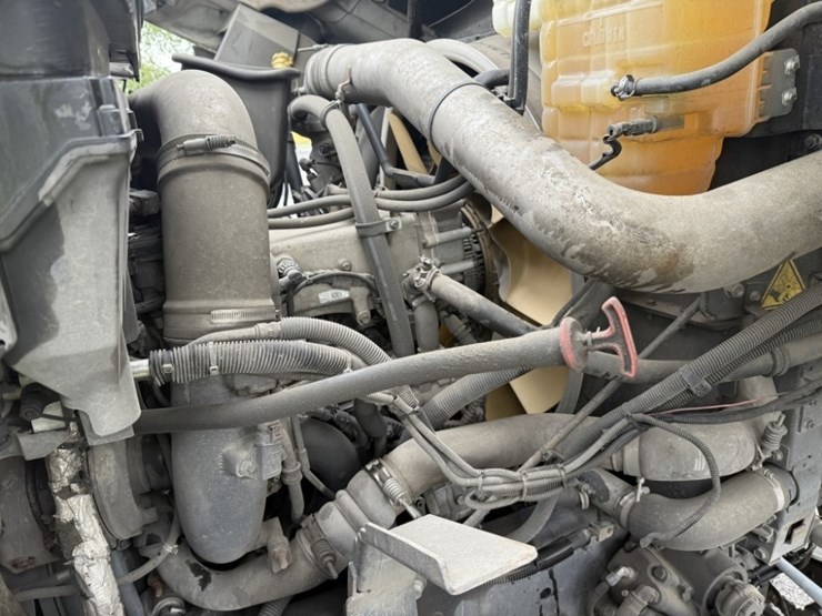 2013-international-7600-image-14